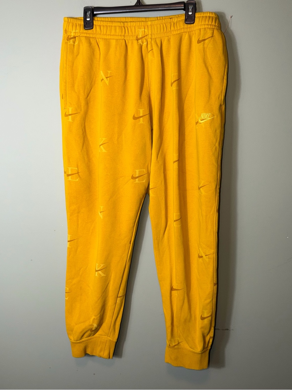 Nike Men's Club Fleece Brushed-Back Allover Print Joggers XXL Dark Sulfur Color